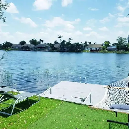 Lakeside Retreat 3Br, 2Bth Near Hard Rock Casino